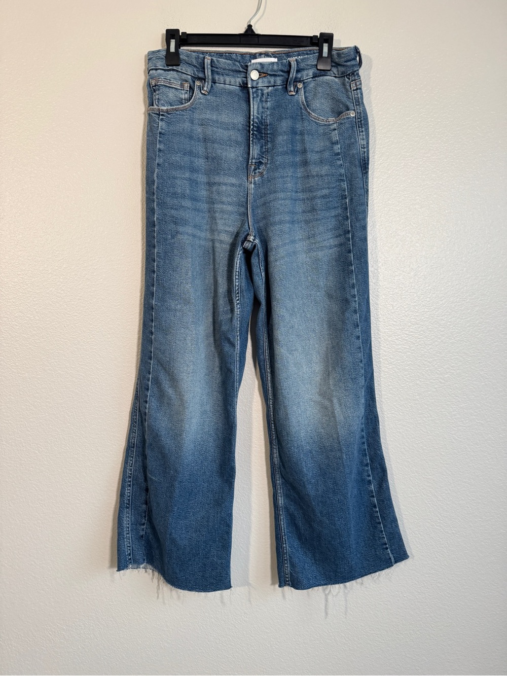 Good American Good Skate Cropped Mid-Blue Distressed Jeans in Blue - 8 - Picture 2 of 5